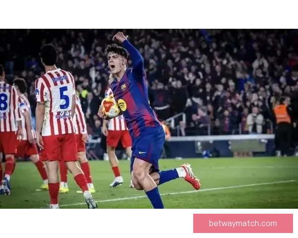 巴萨中卫蹬踏染红后获改判 西蒙尼愤怒挥手 马竞官方质疑判罚